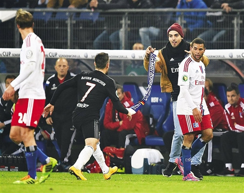  汉堡德比战激情四射点燃德甲赛场氛围